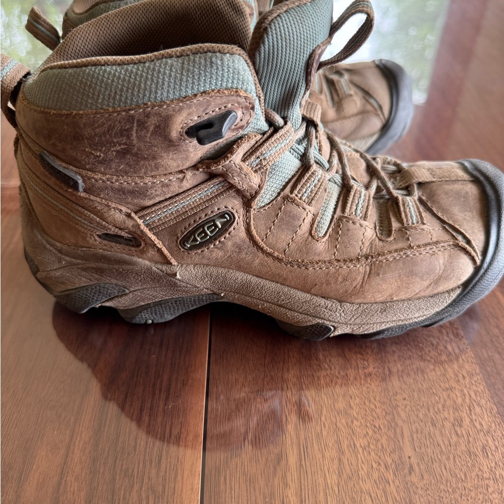 KEEN Brown and Green Outdoor Boots